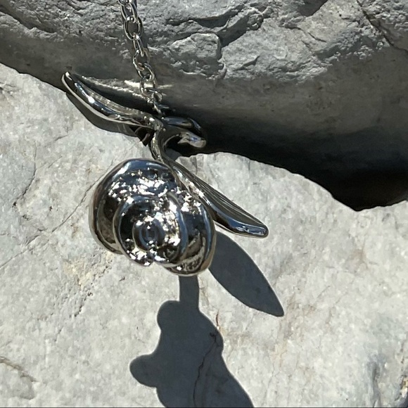 Silver Tone Classy Simple Rose Detail Pendant Necklace - Picture 6 of 9